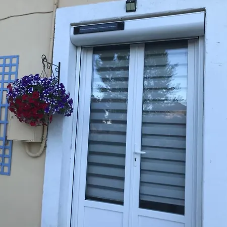 Avenue De La Gare Bed & Breakfast 3*