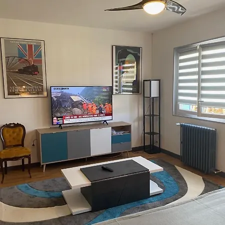 Avenue De La Gare Bed & Breakfast