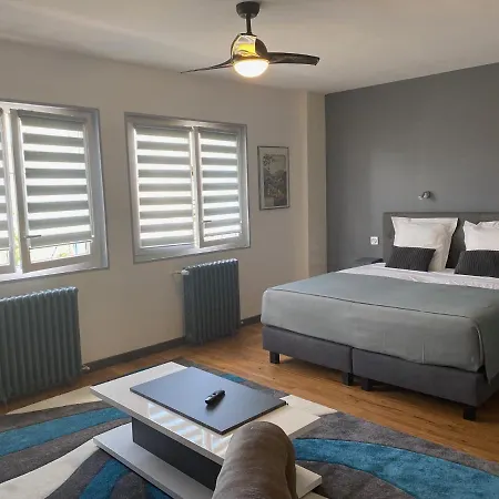 Avenue De La Gare Bed & Breakfast 3*