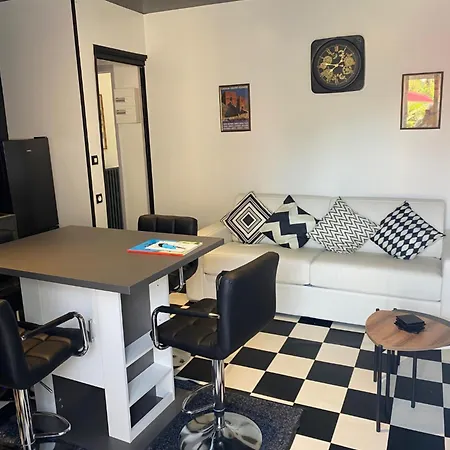 Avenue De La Gare Bed & Breakfast