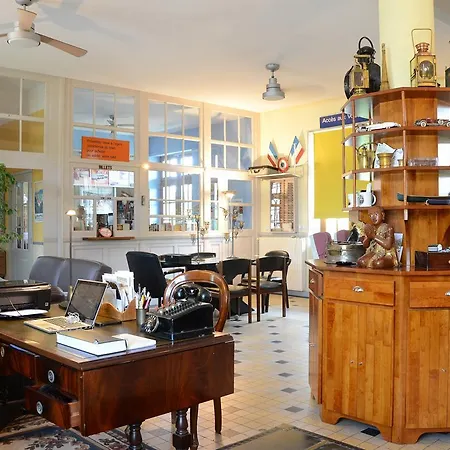 Avenue De La Gare Bed & Breakfast 3*