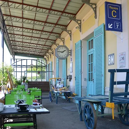 Avenue De La Gare Bed & Breakfast Riscle