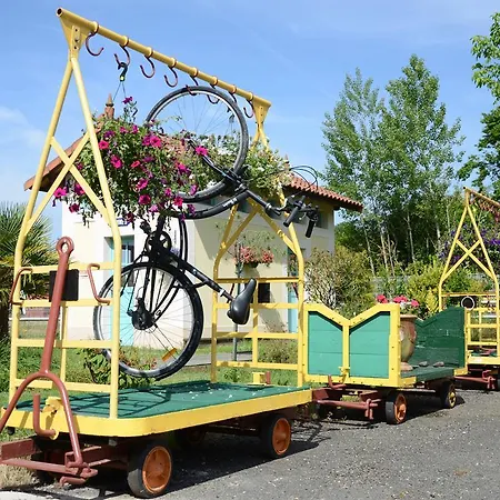 Avenue De La Gare Bed & Breakfast 3*