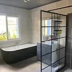 Avenue De La Gare Bed & Breakfast Riscle