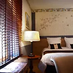 Avenue De La Gare Bed & Breakfast Riscle