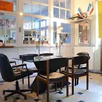 Avenue De La Gare Bed & Breakfast Riscle