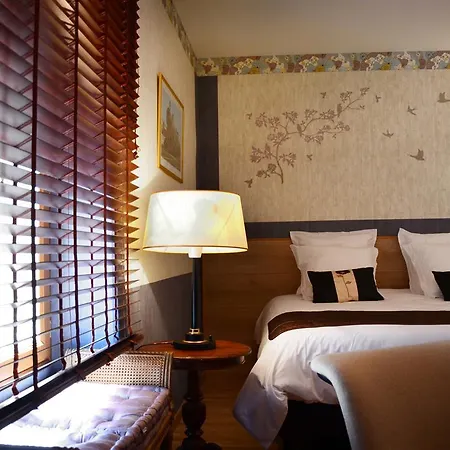 Avenue De La Gare Bed and breakfast Riscle