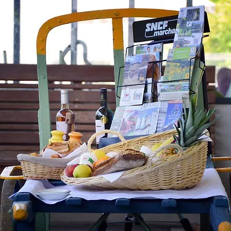 Bed and breakfast Avenue De La Gare 3*