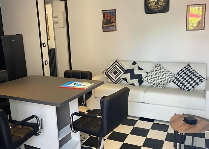 Avenue De La Gare Bed & Breakfast