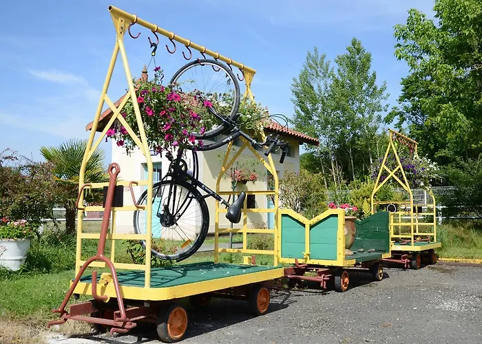 Avenue De La Gare Bed & Breakfast 3*