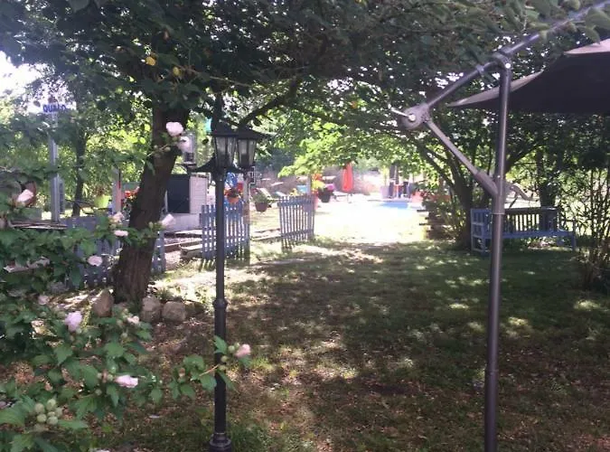 Avenue De La Gare Bed & Breakfast 4*